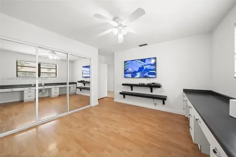 13240 N Calusa Club Drive Miami FL 33186