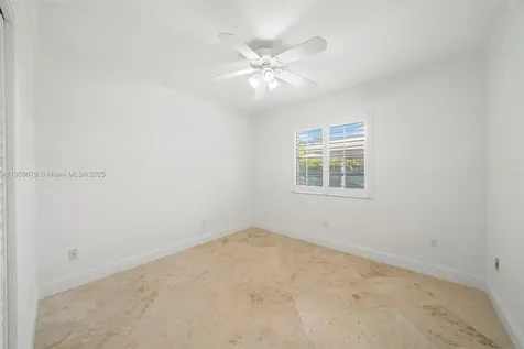 13240 N Calusa Club Drive Miami FL 33186