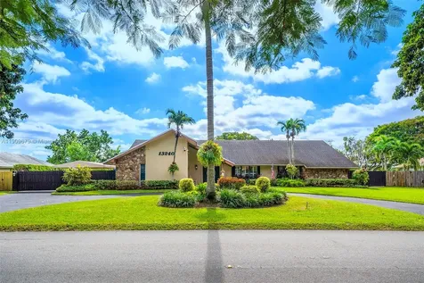 13240 N Calusa Club Drive Miami FL 33186
