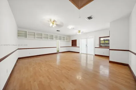 13240 N Calusa Club Drive Miami FL 33186