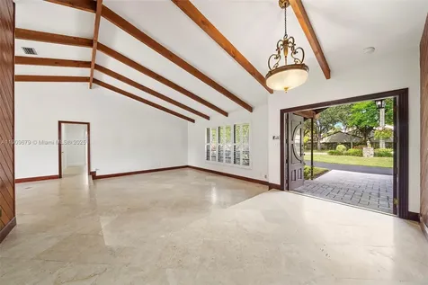 13240 N Calusa Club Drive Miami FL 33186