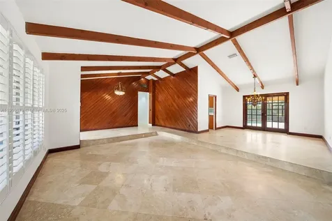 13240 N Calusa Club Drive Miami FL 33186