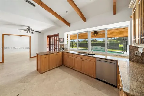 13240 N Calusa Club Drive Miami FL 33186