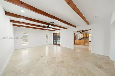 13240 N Calusa Club Drive Miami FL 33186