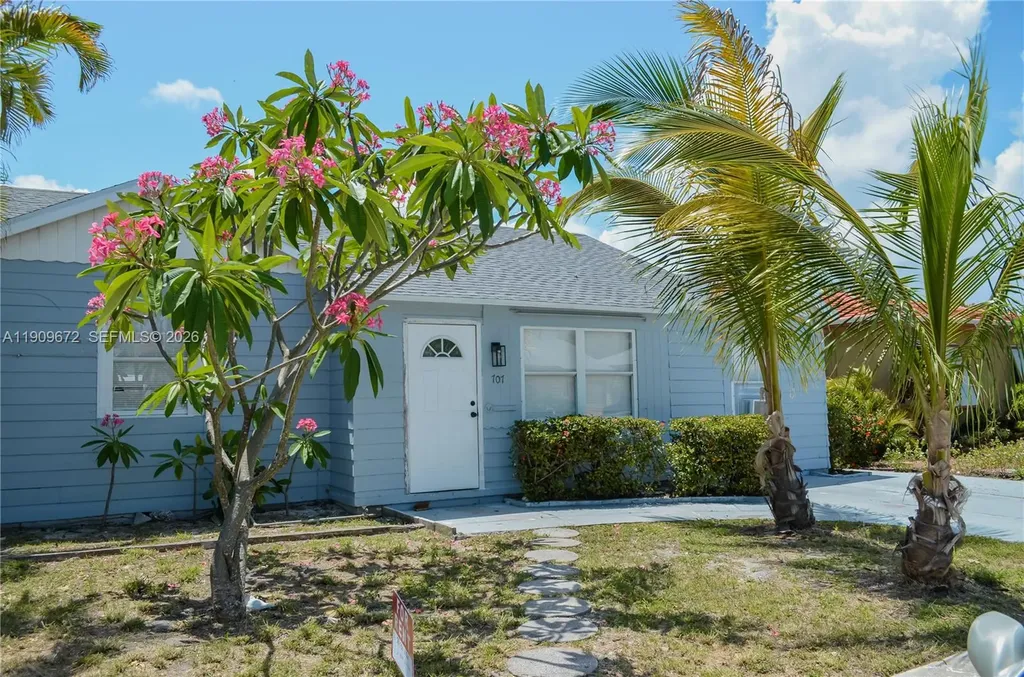 707 N J Street Lake Worth FL 33460