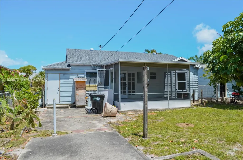 707 N J Street Lake Worth FL 33460