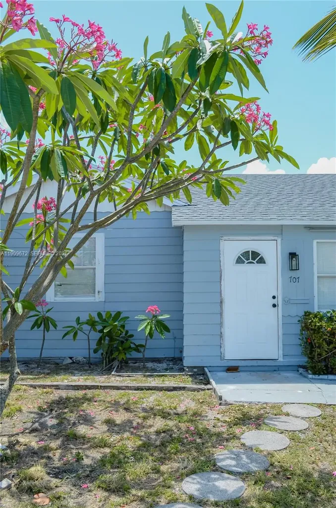 707 N J Street Lake Worth FL 33460