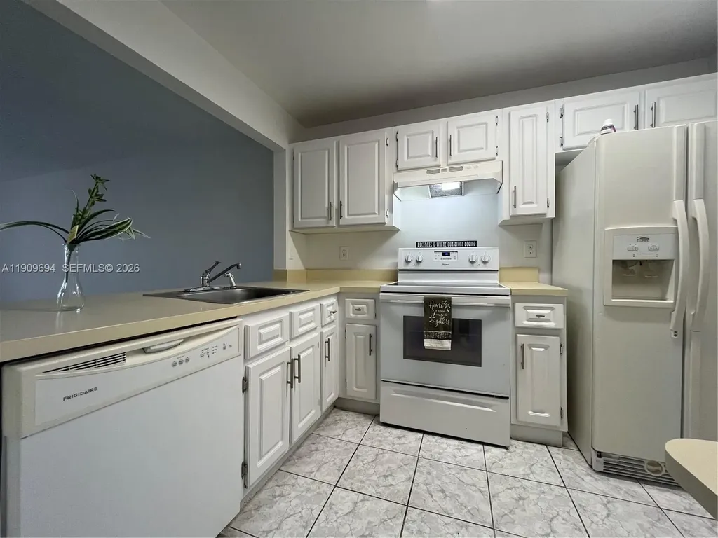 842 NE 209th Street Miami FL 33179