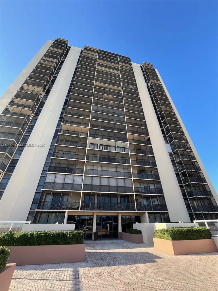 20301 W Country Club Drive Aventura FL 33180