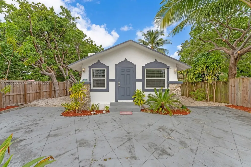 1621 NW 55th Street Miami FL 33142