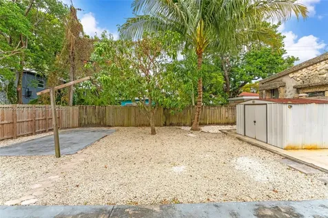 1621 NW 55th Street Miami FL 33142