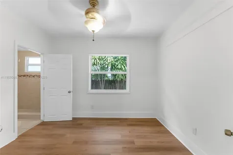 1621 NW 55th Street Miami FL 33142