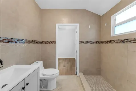 1621 NW 55th Street Miami FL 33142