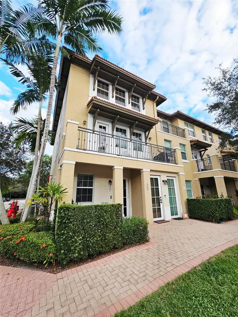 809 SW 147 Avenue Pembroke Pines FL 33027