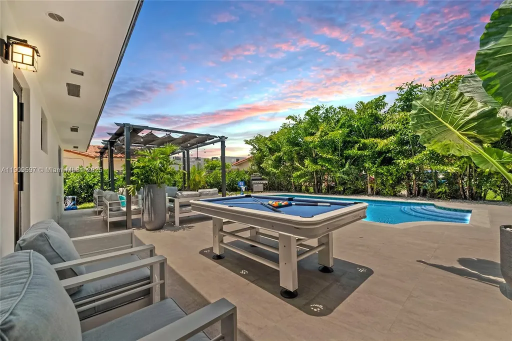 2585 SW 108th Avenue Miami FL 33165