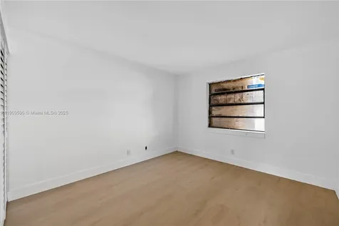4198 Lakeside Drive Tamarac FL 33319