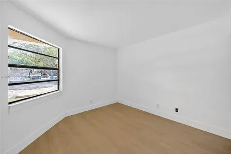 4198 Lakeside Drive Tamarac FL 33319