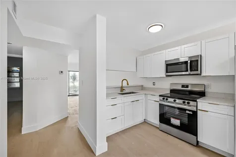 4198 Lakeside Drive Tamarac FL 33319