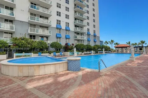 5077 NW 7th Street Miami FL 33126
