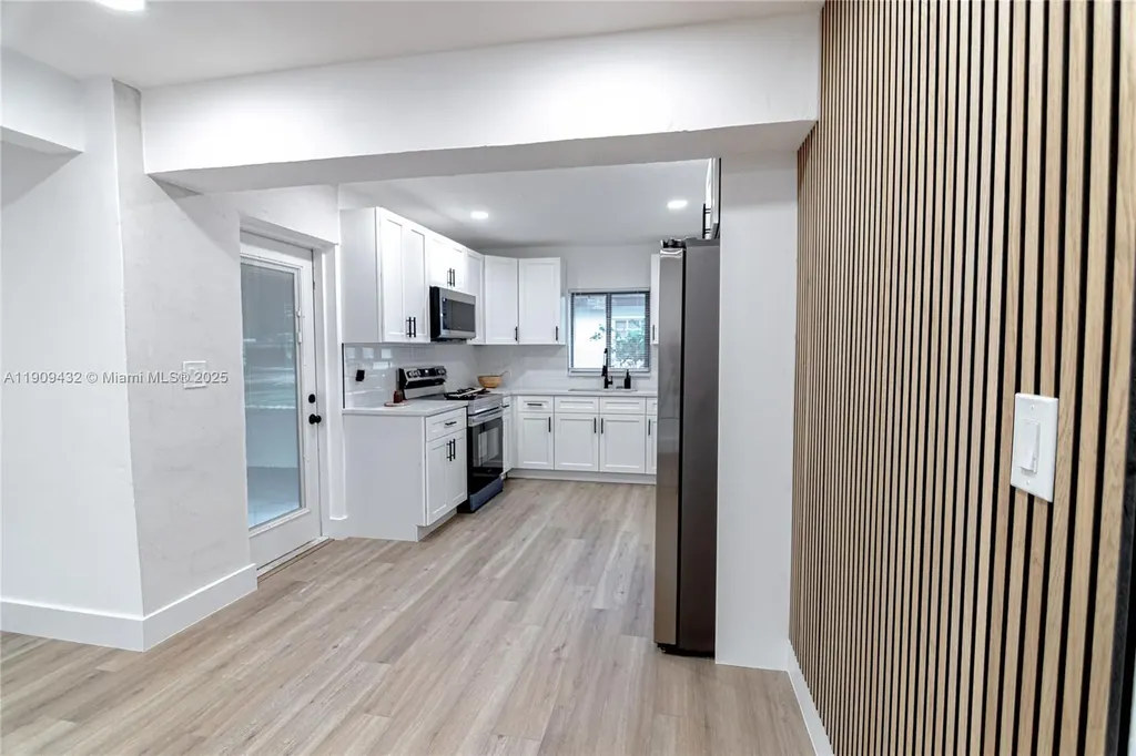 552 W Evanston Circle Fort Lauderdale FL 33312