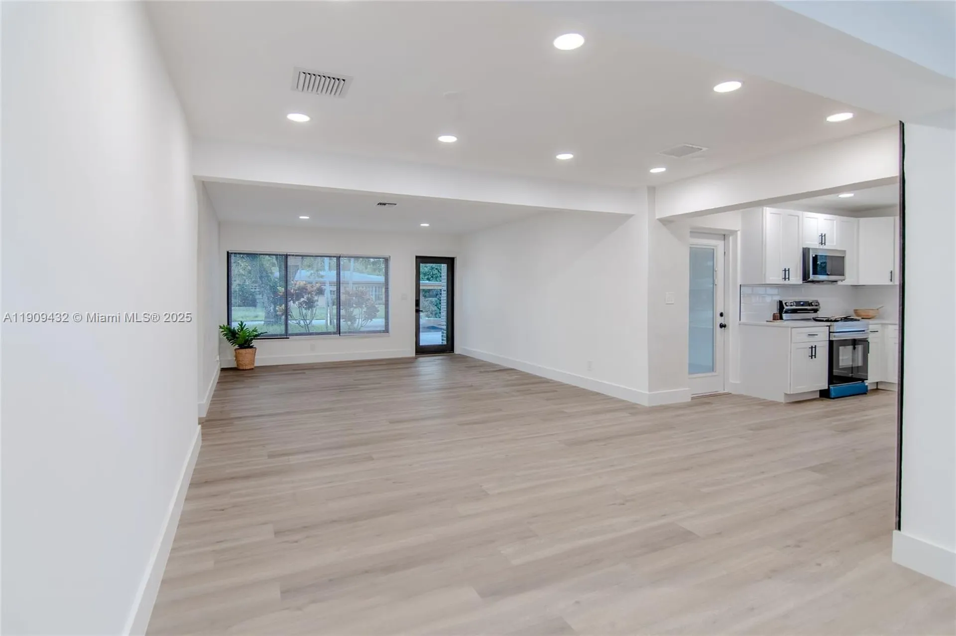 552 W Evanston Circle Fort Lauderdale FL 33312