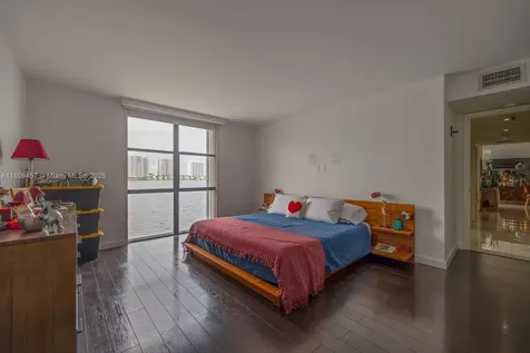 17500 N Bay Road Sunny Isles Beach FL 33160