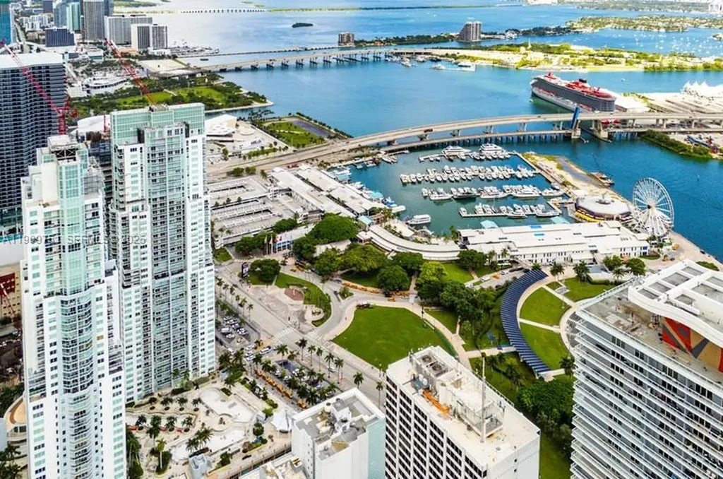 253 NE 2nd Street Miami FL 33132
