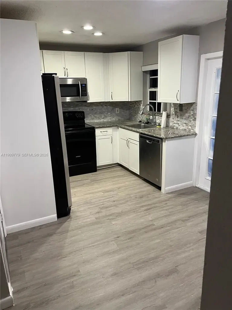 417 SW 8th Avenue Delray Beach FL 33444