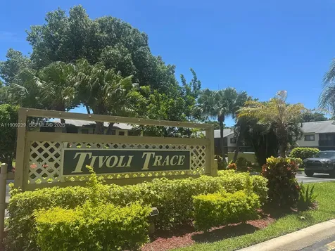 523 Trace Circle Deerfield Beach FL 33441