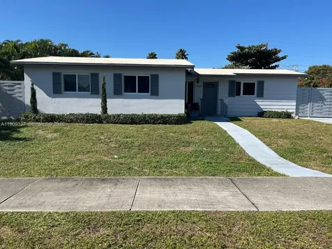 17902 NW 81st Court Hialeah FL 33015