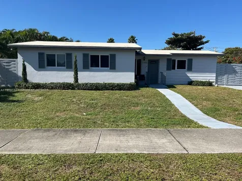 17902 NW 81st Court Hialeah FL 33015