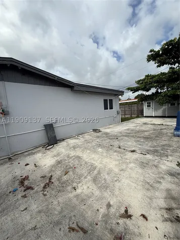 17902 NW 81st Court Hialeah FL 33015