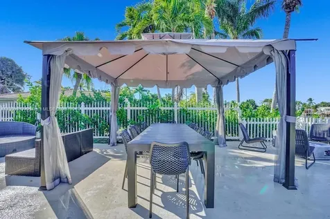 1109 SE 12th Street Deerfield Beach FL 33441