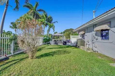 1109 SE 12th Street Deerfield Beach FL 33441