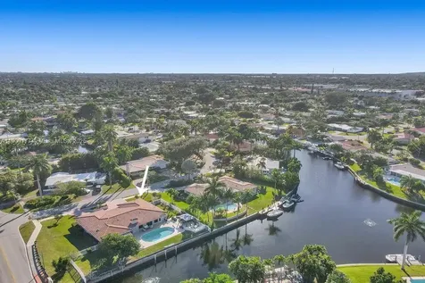 1109 SE 12th Street Deerfield Beach FL 33441