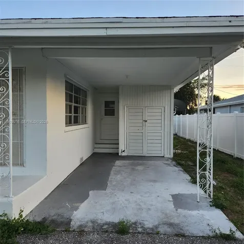 1547 W 10th Street Riviera Beach FL 33404