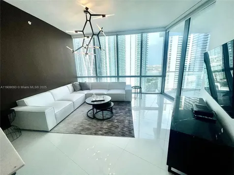 851 NE 1st Avenue Miami FL 33132