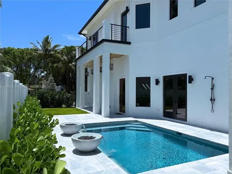 371 E Lakewood Road West Palm Beach FL 33405