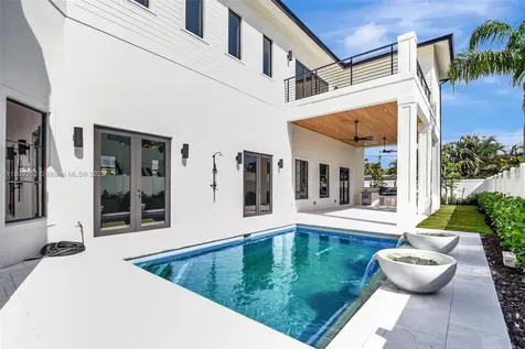 371 E Lakewood Road West Palm Beach FL 33405