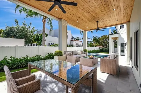 371 E Lakewood Road West Palm Beach FL 33405