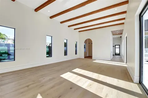 371 E Lakewood Road West Palm Beach FL 33405