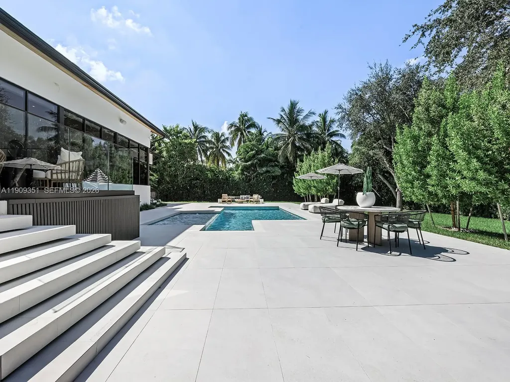 7910 Los Pinos Circle Coral Gables FL 33143