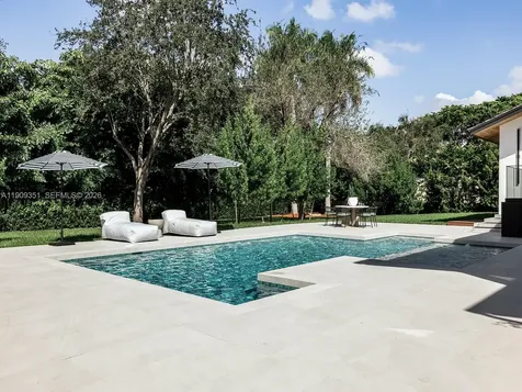 7910 Los Pinos Circle Coral Gables FL 33143