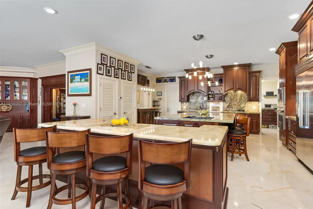 70 Bay Colony Lane Fort Lauderdale FL 33308
