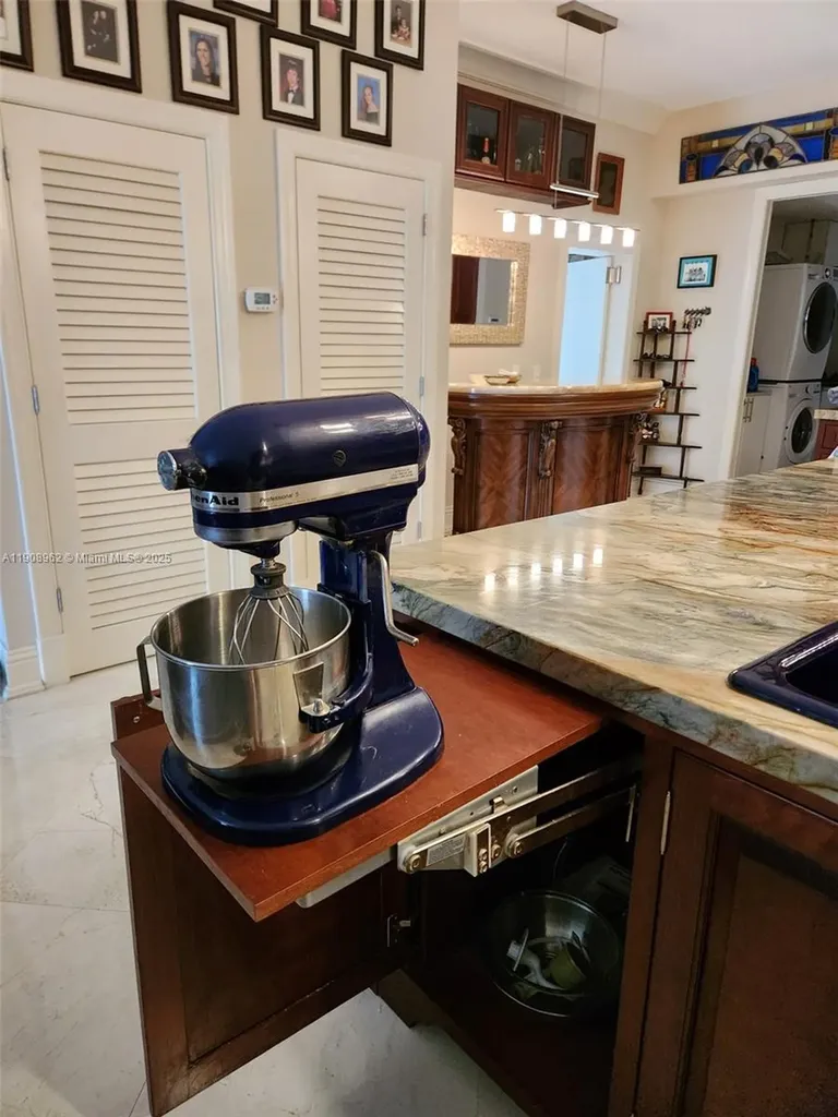 70 Bay Colony Lane Fort Lauderdale FL 33308