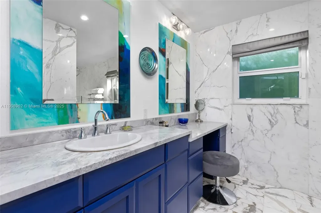 70 Bay Colony Lane Fort Lauderdale FL 33308