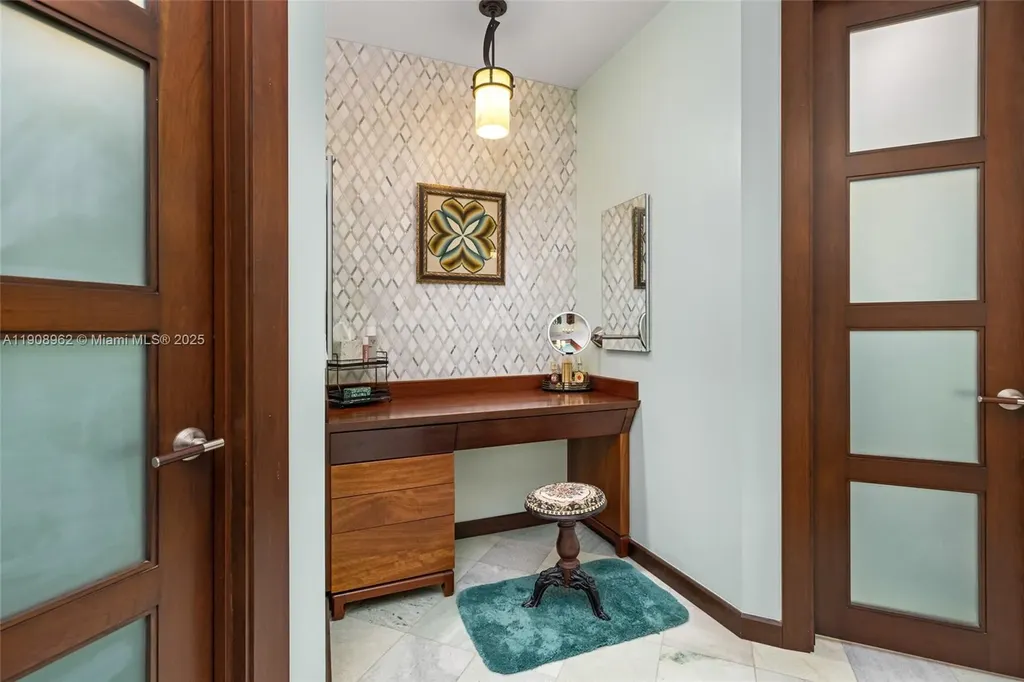 70 Bay Colony Lane Fort Lauderdale FL 33308