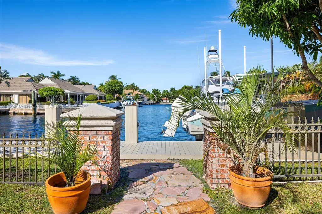 70 Bay Colony Lane Fort Lauderdale FL 33308