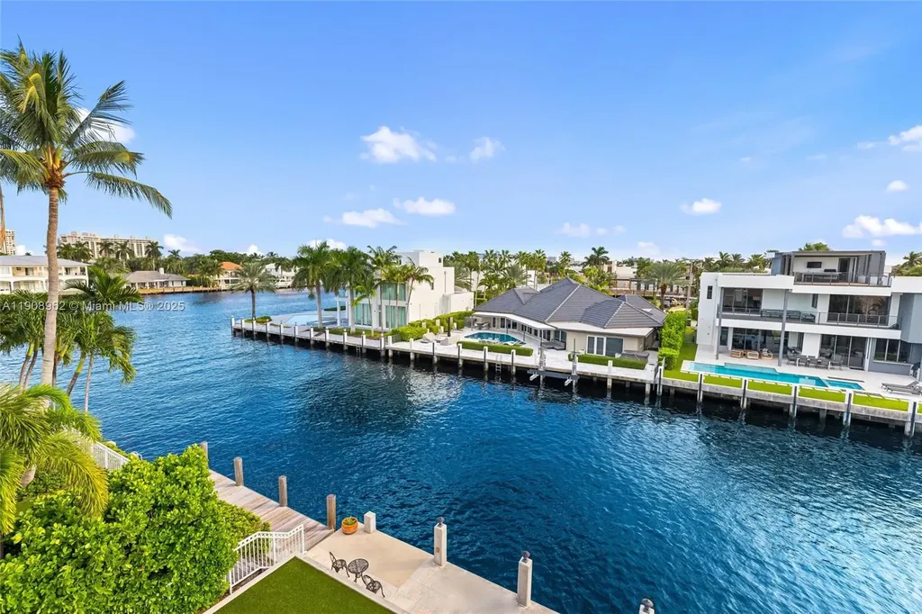 70 Bay Colony Lane Fort Lauderdale FL 33308