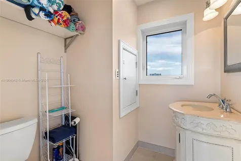 70 Bay Colony Lane Fort Lauderdale FL 33308